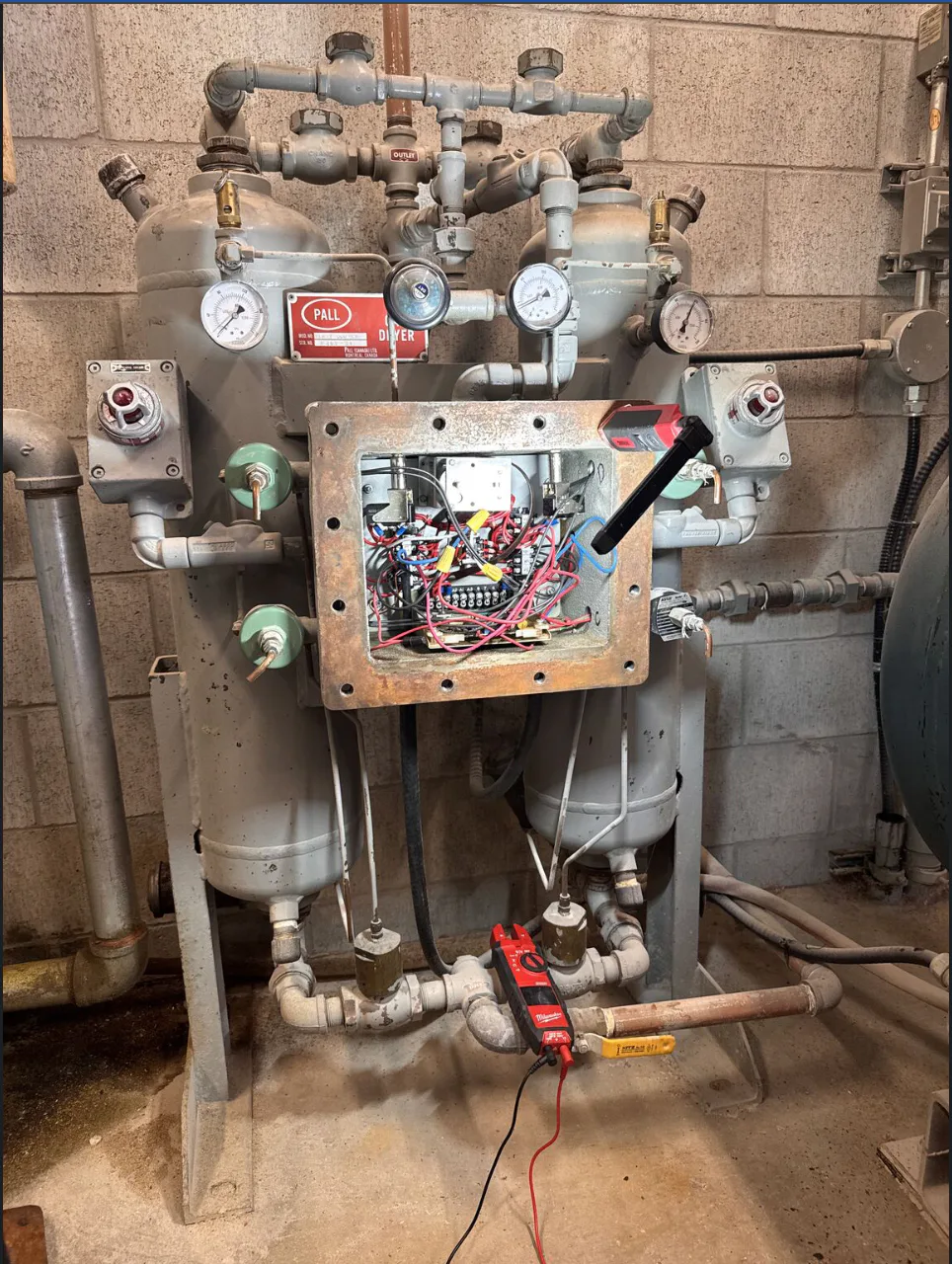 Sécheur d’air comprimé Pall ancien inspecté et entretenu pour prolonger sa durée de service